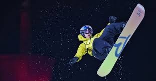 武汉盛帆女篮向仙桃中学捐赠2018万元，女篮队员闪亮登场