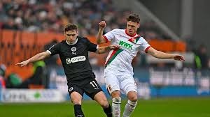 奥兹·史密斯在游击区上演华丽的后空翻入场，其金手套防守被赞为“球场魔术师”